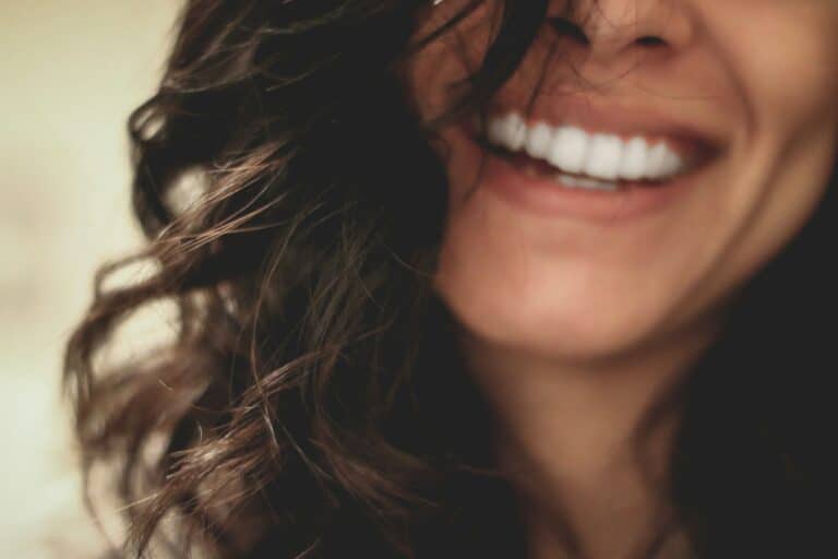 Jak stomatologia zachowawcza może chronić i przywracać zdrowy uśmiech?
